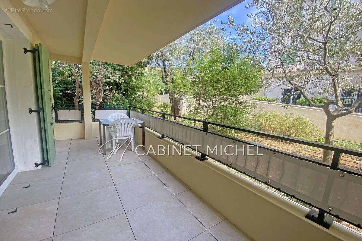 Appartement à ROQUEFORT-LES-PINS