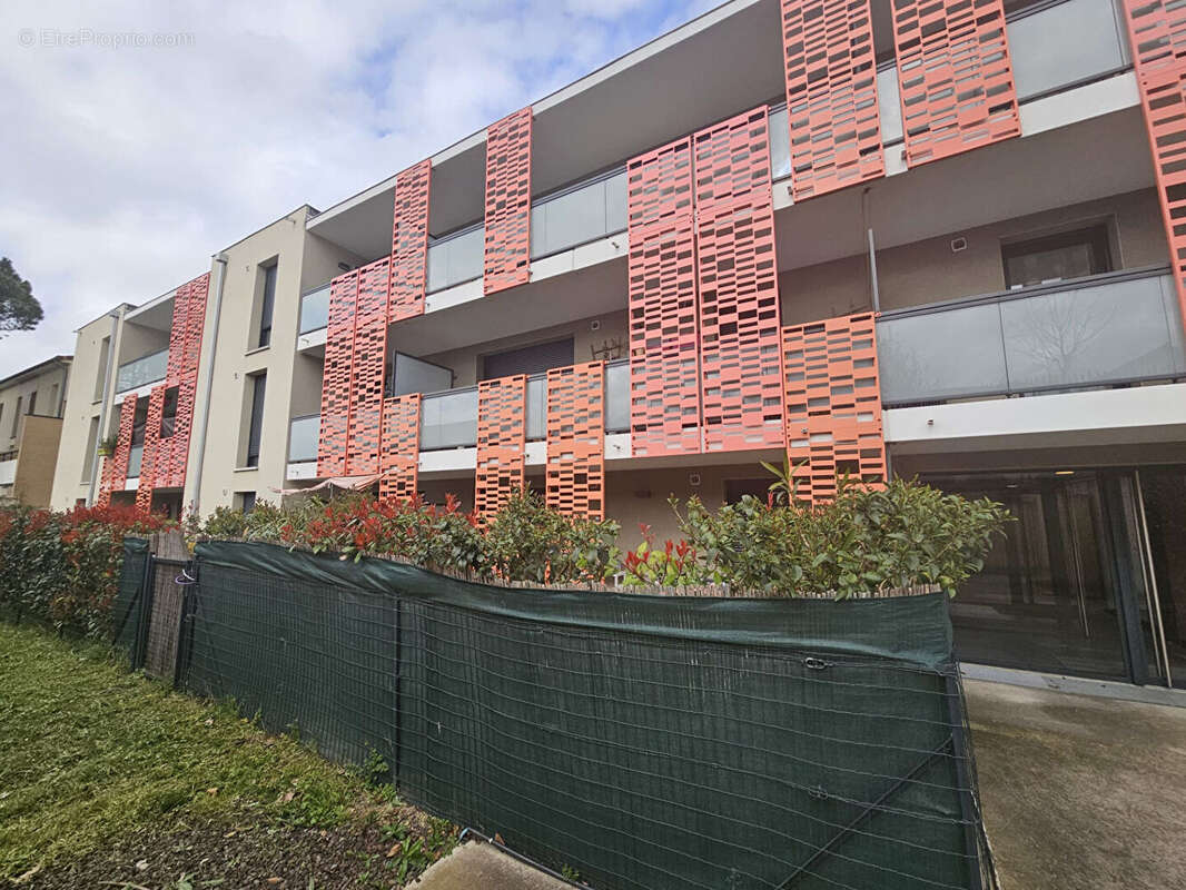 Parking à SAINT-ORENS-DE-GAMEVILLE