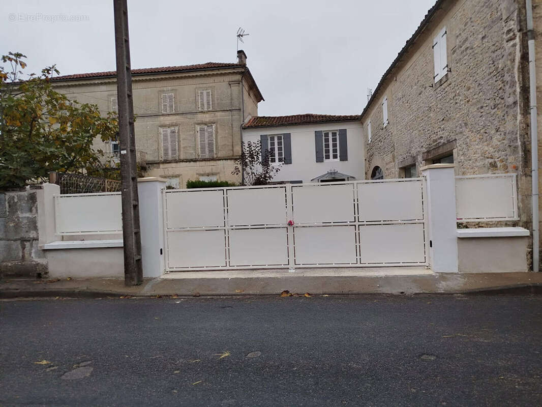 Maison à AUTHON-EBEON