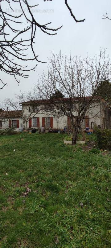Maison à SAINT-BONNET-SUR-GIRONDE