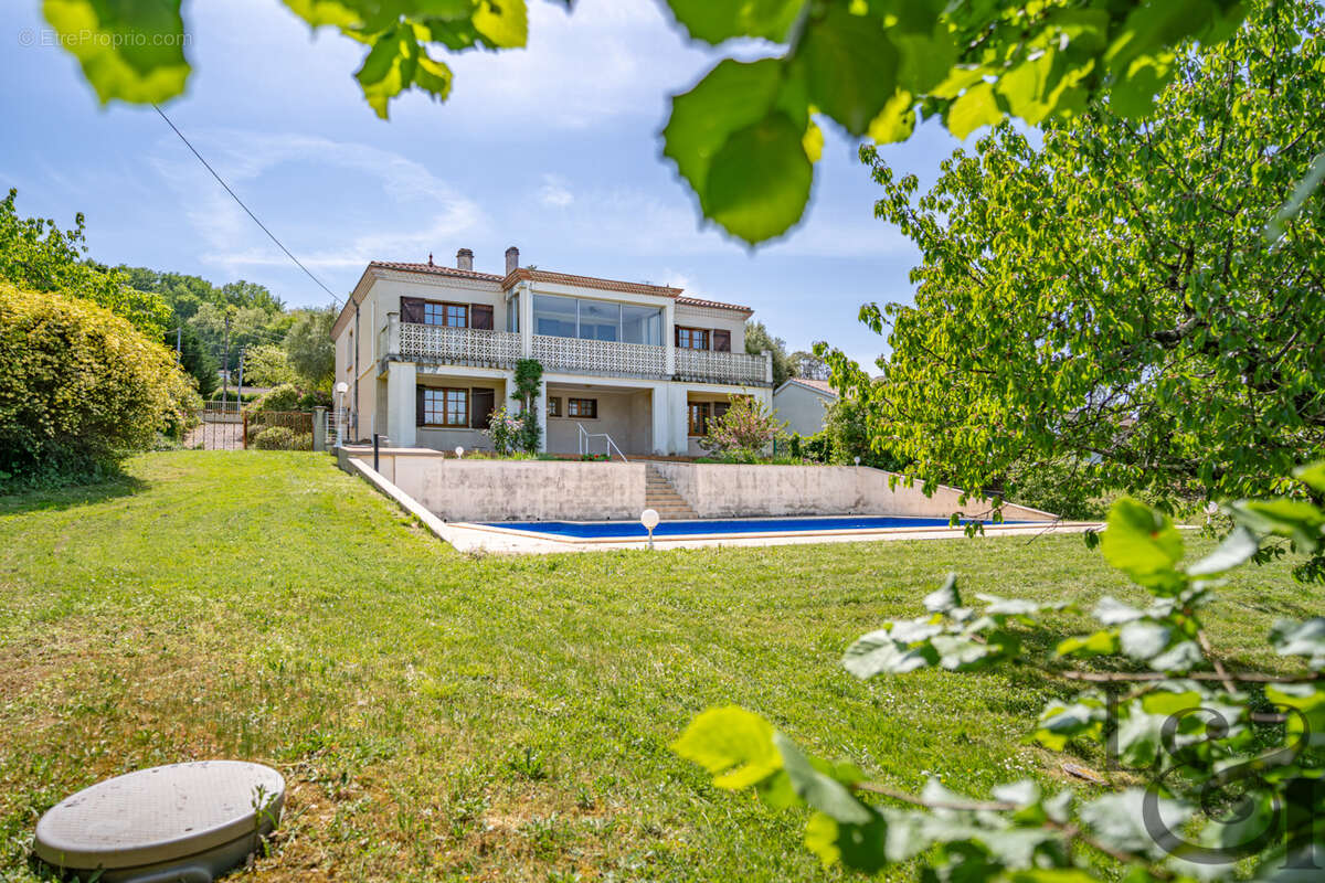 Maison à PUJOLS