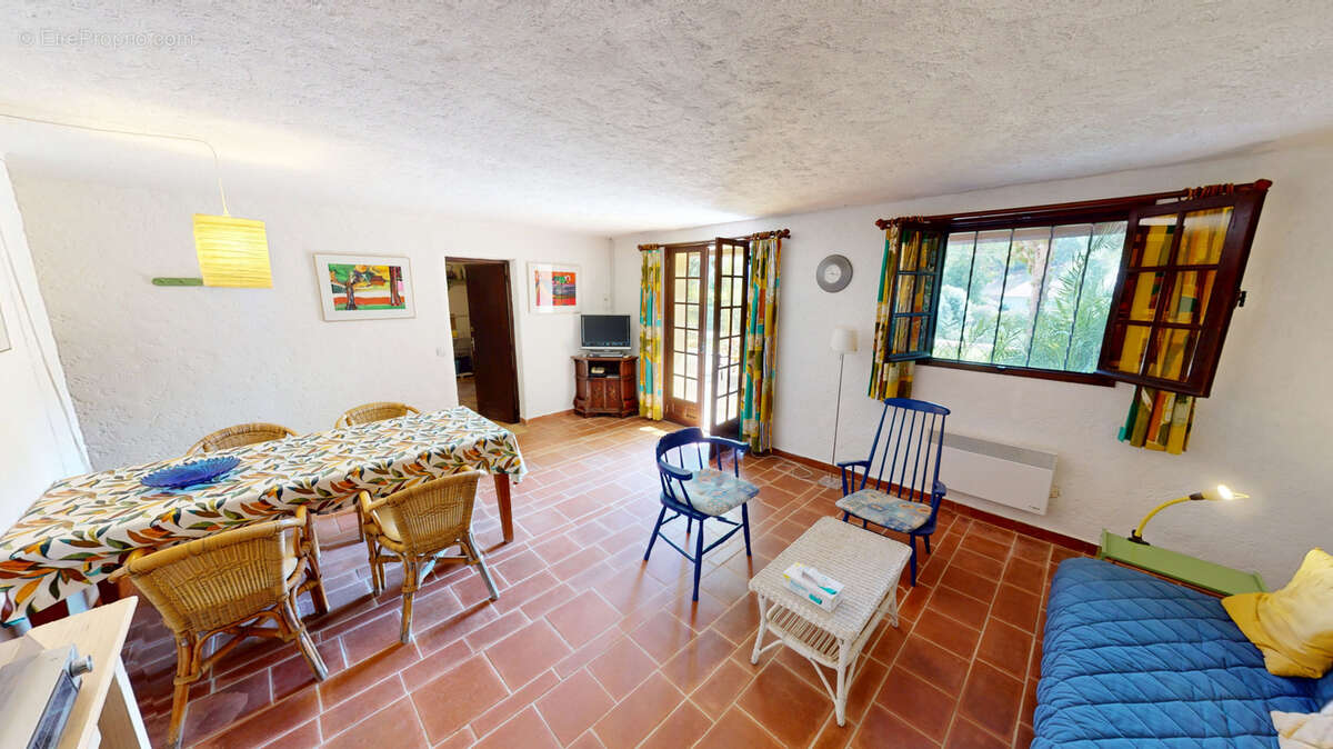 Maison à BORMES-LES-MIMOSAS