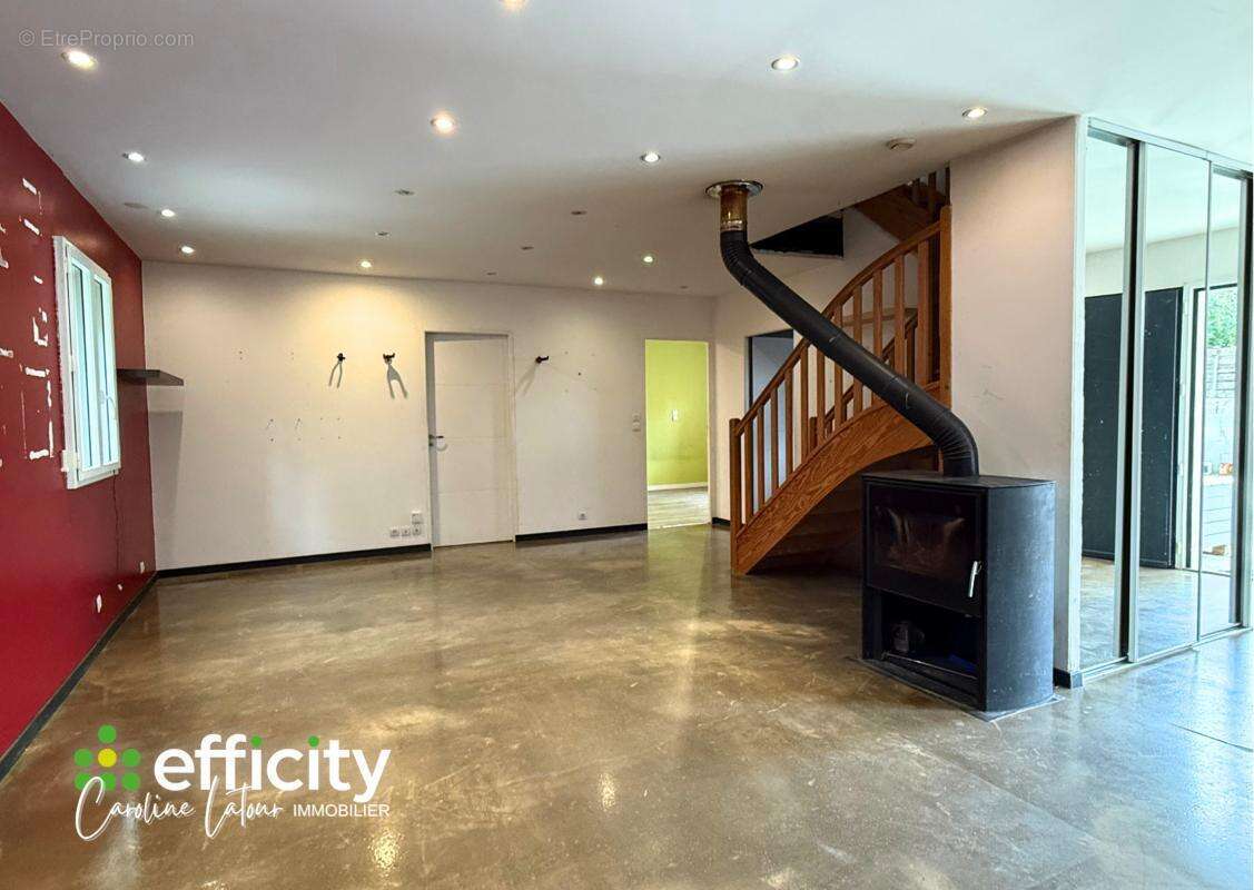 Maison à MARCILLY-LE-CHATEL