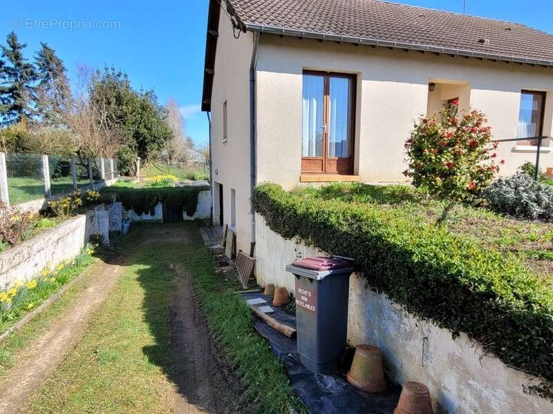 Maison à AZE
