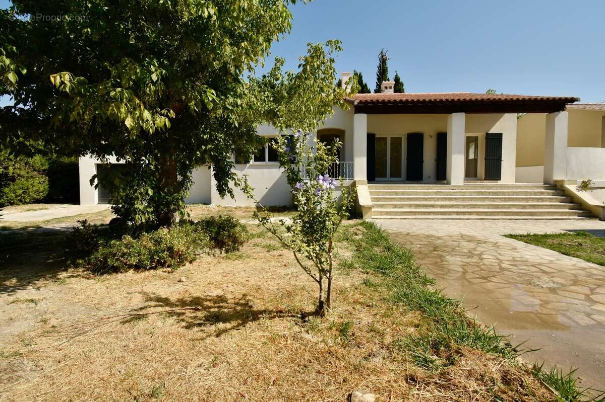 Maison à vendre 5 pièces FONTVIEILLE (13) - photo 4