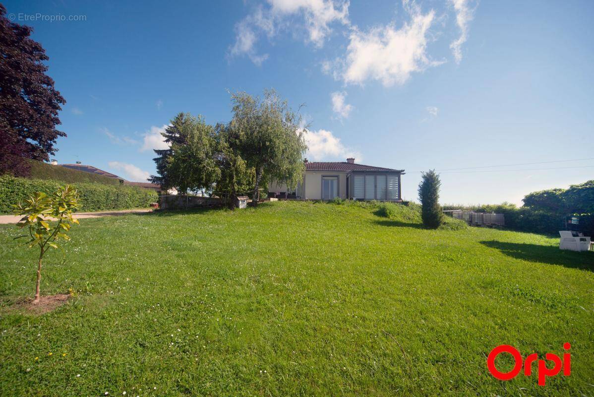 Maison à CHARNAY-LES-MACON