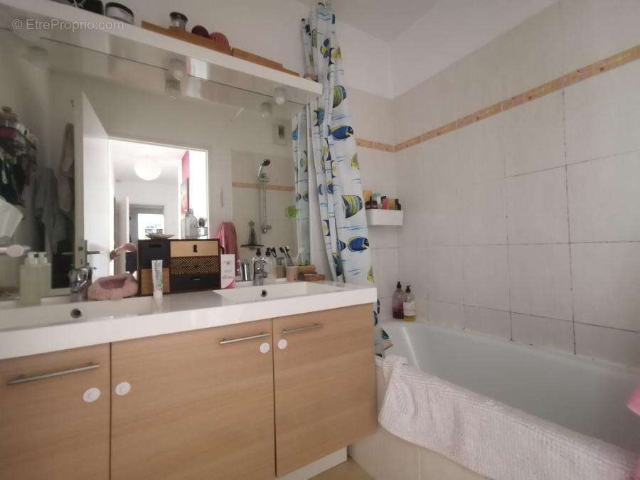 Appartement 65 m² à Saint-Ave  - photo 408