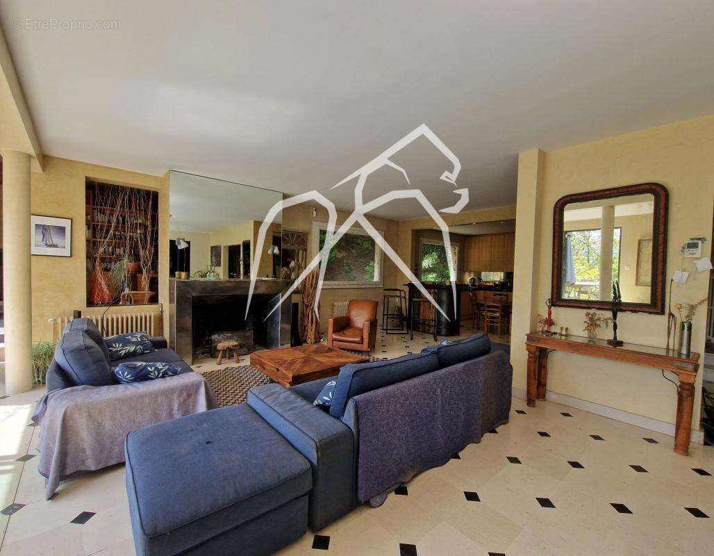 Maison à MONT-SAINT-AIGNAN