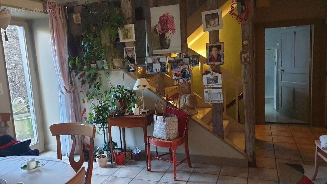 Maison à SAINT-LEONARD-DE-NOBLAT