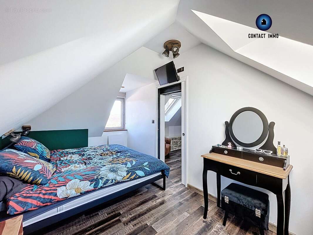 Maison à LA CHAPELLE-AUX-BROCS