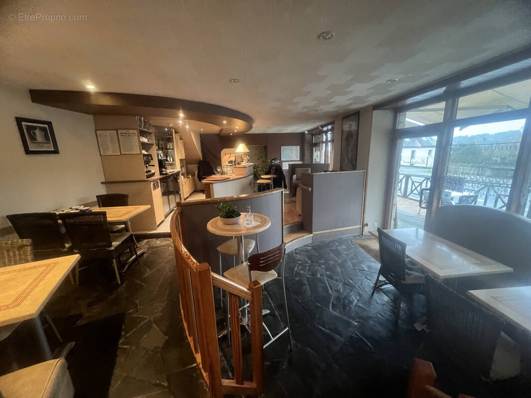 Commerce à JUGON-LES-LACS