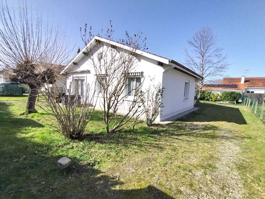 Maison à SAINT-PIERRE-DU-MONT