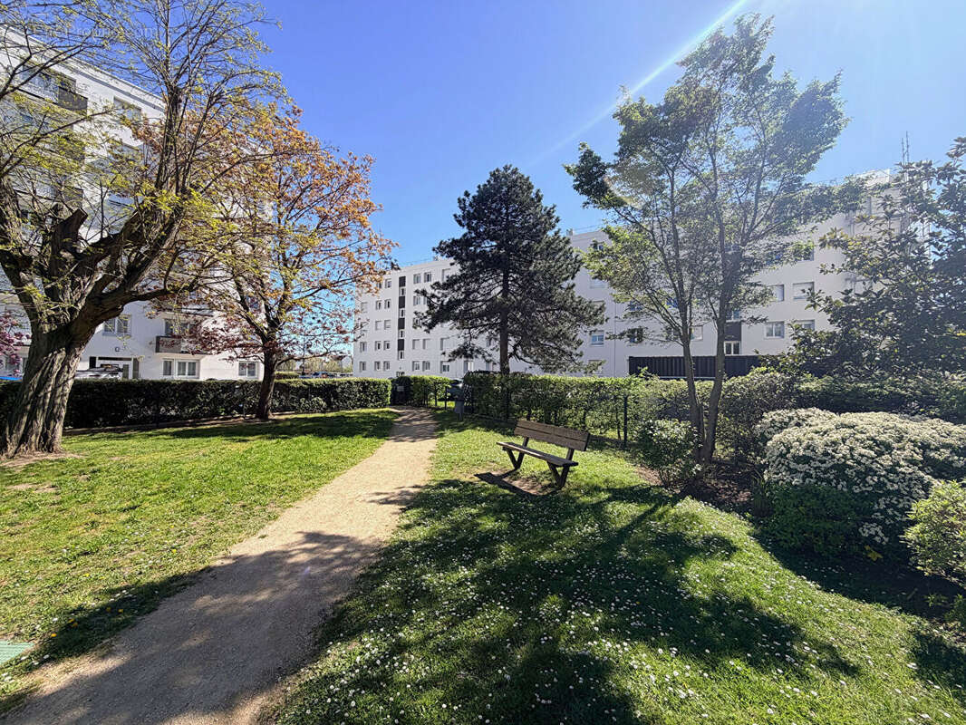 Appartement à SARTROUVILLE