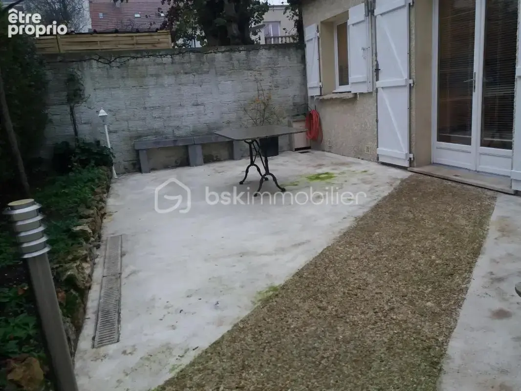 Maison comprenant 3 lots: appartement de 97m² / grand atelier de 80m² / 2ème maison aménagé type F2 avec jardin séparé. idéal in - photo 17