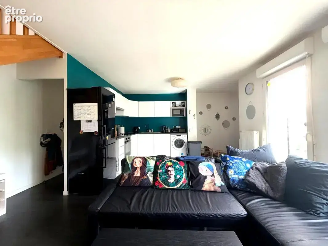 Stains - beau duplex - 3 pieces de 60m² - au 1er et dernier - photo 2