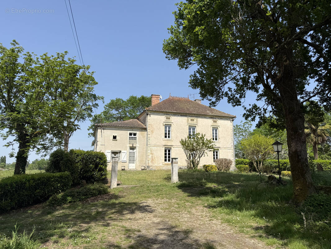 Maison à CASTELNAU-D'AUZAN