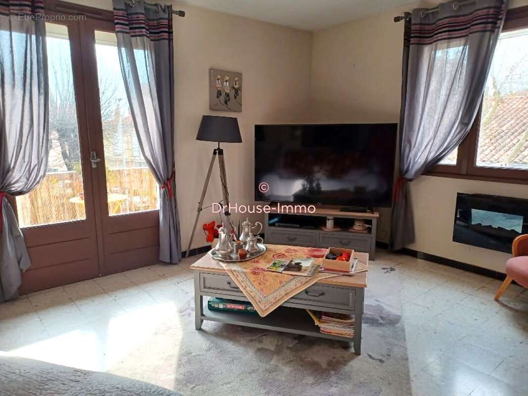 Appartement à BAGNOLS-SUR-CEZE