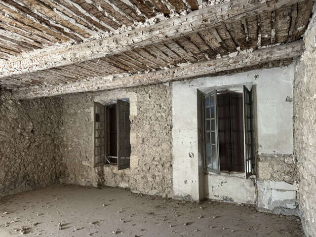 Maison à LA ROQUE-D'ANTHERON