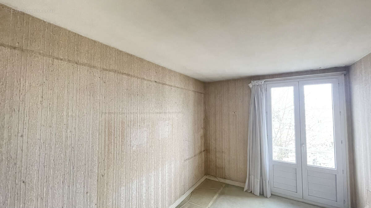 Opportunité! Appartement T4 3 chambres avec Cave secteur Edouard Vaillant / Chartrons - photo 12