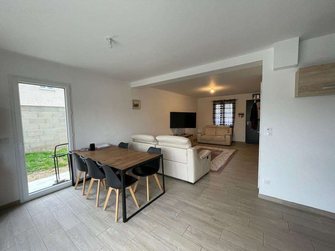 Maison à PONT-DE-CHERUY