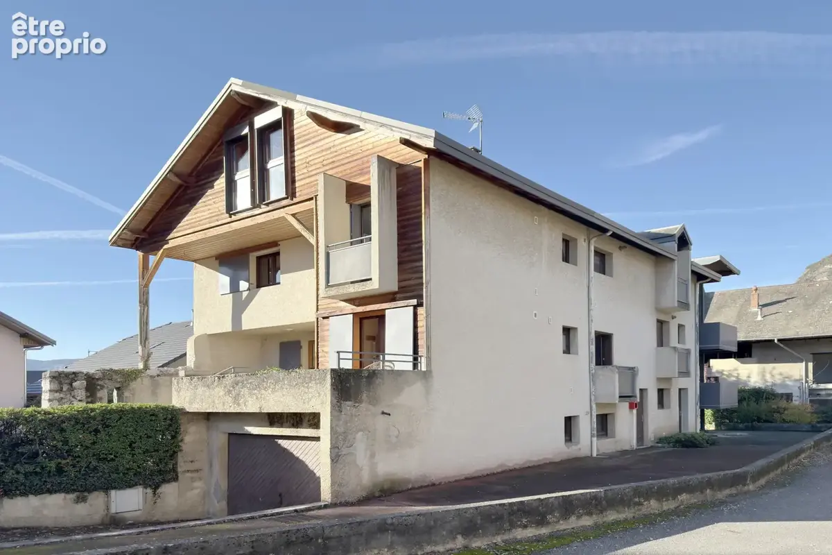 Joli t4 duplex avec jardin, terrasse, cave, garage et cour au cœur du village de francin ! - photo 15