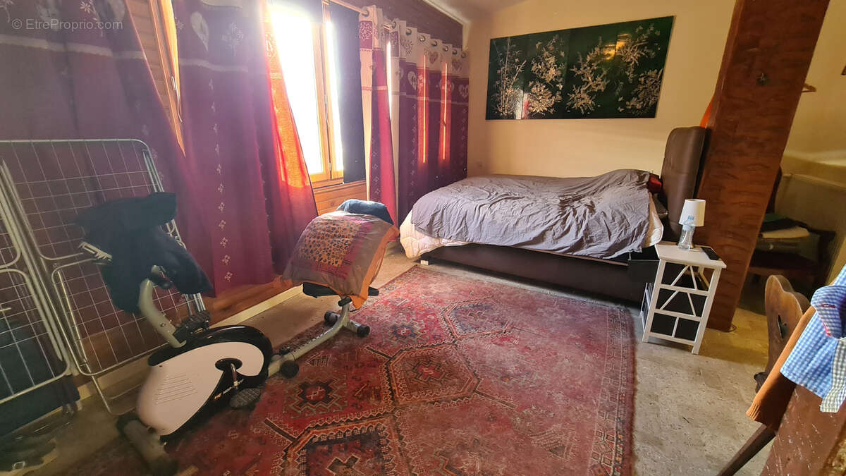 Commerce à GREOLIERES