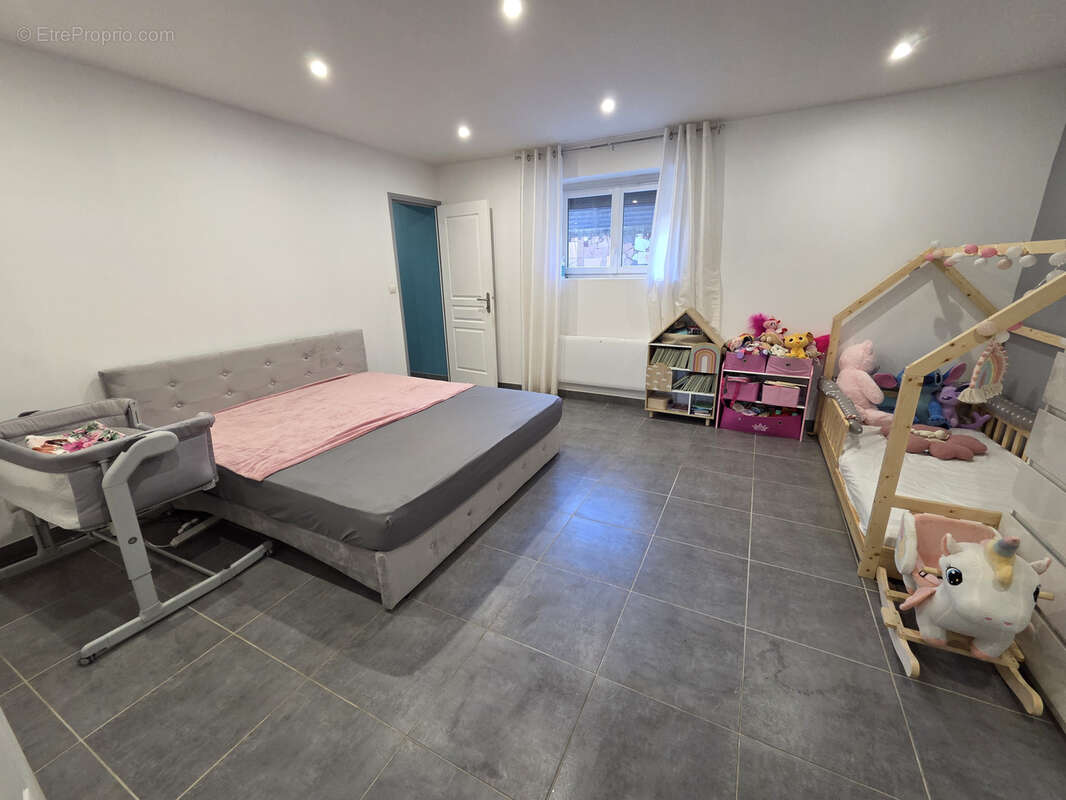 Appartement à REVENTIN-VAUGRIS