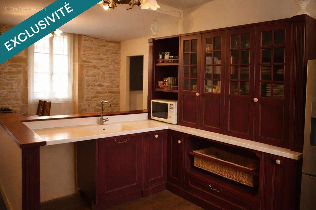 Maison 181 m² à Salornay-Sur-Guye  - photo 2