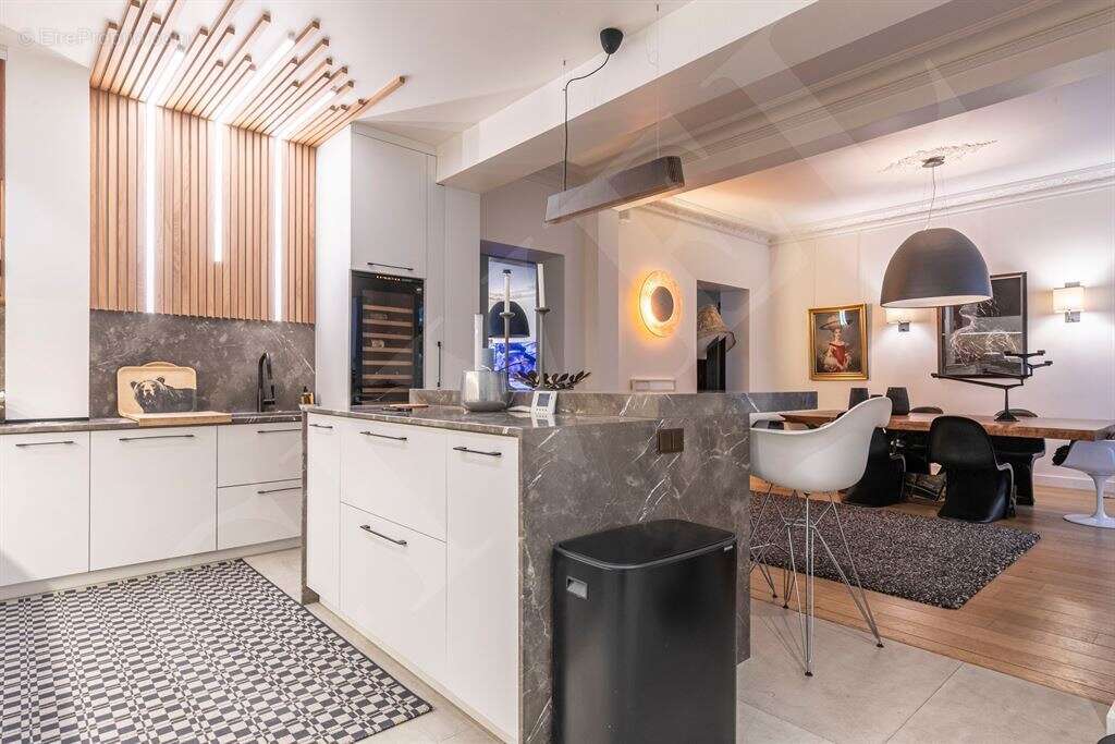 Appartement à PARIS-17E