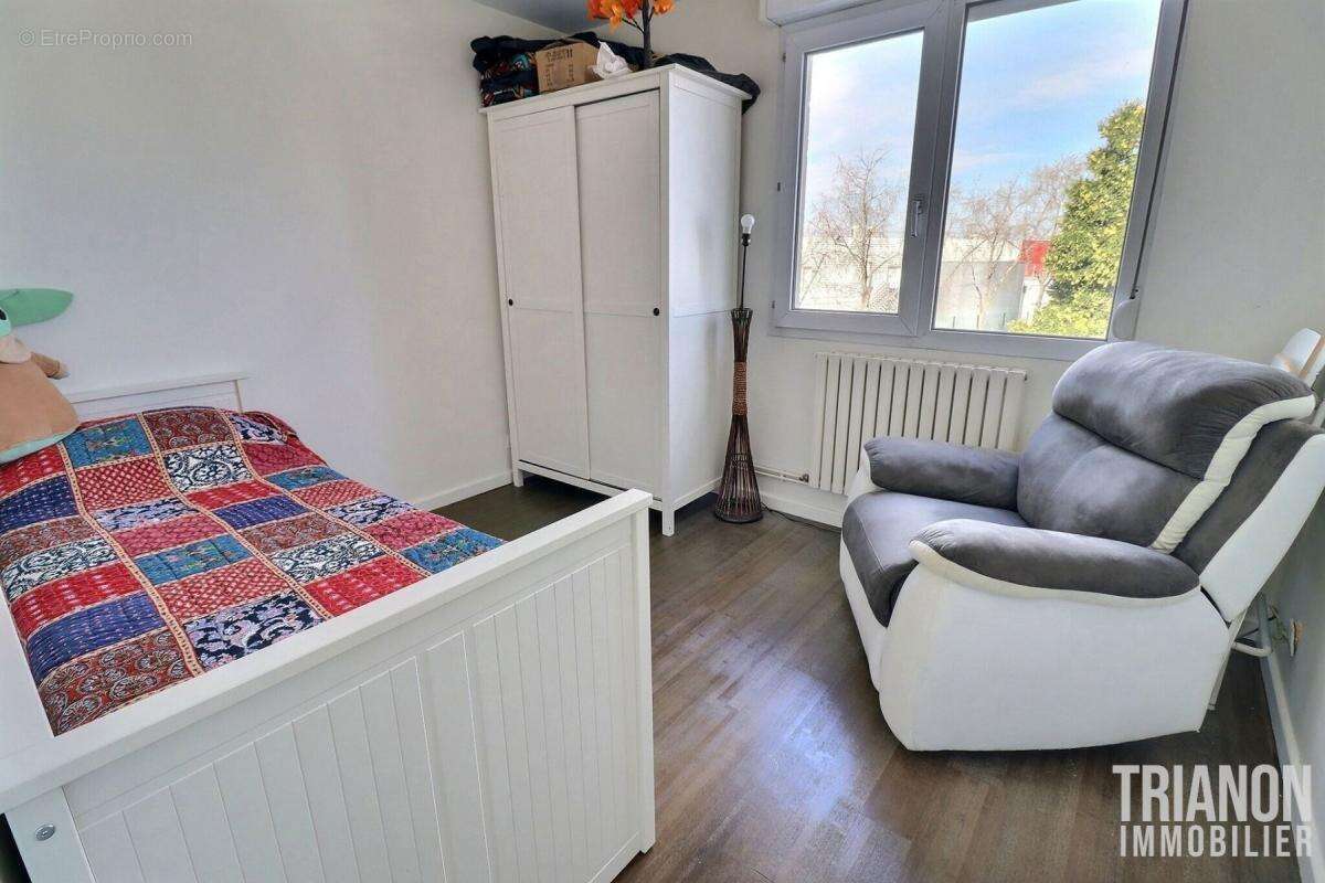 Appartement à LES CLAYES-SOUS-BOIS
