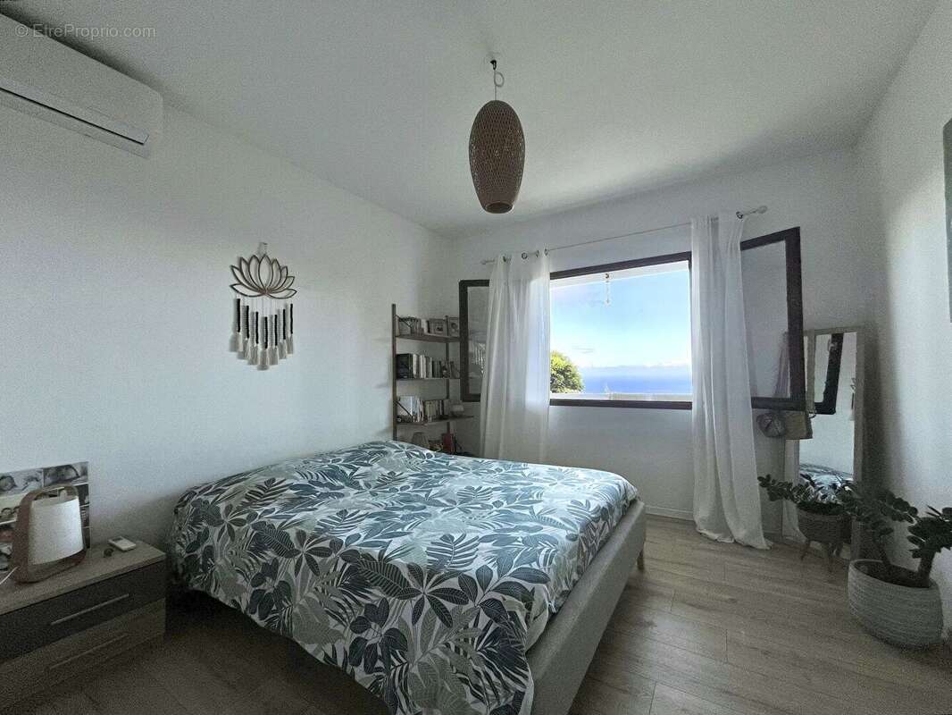 Magnifique case créole avec vue mer - Terrain 2 400 m² - Piton Saint-Leu - photo 7