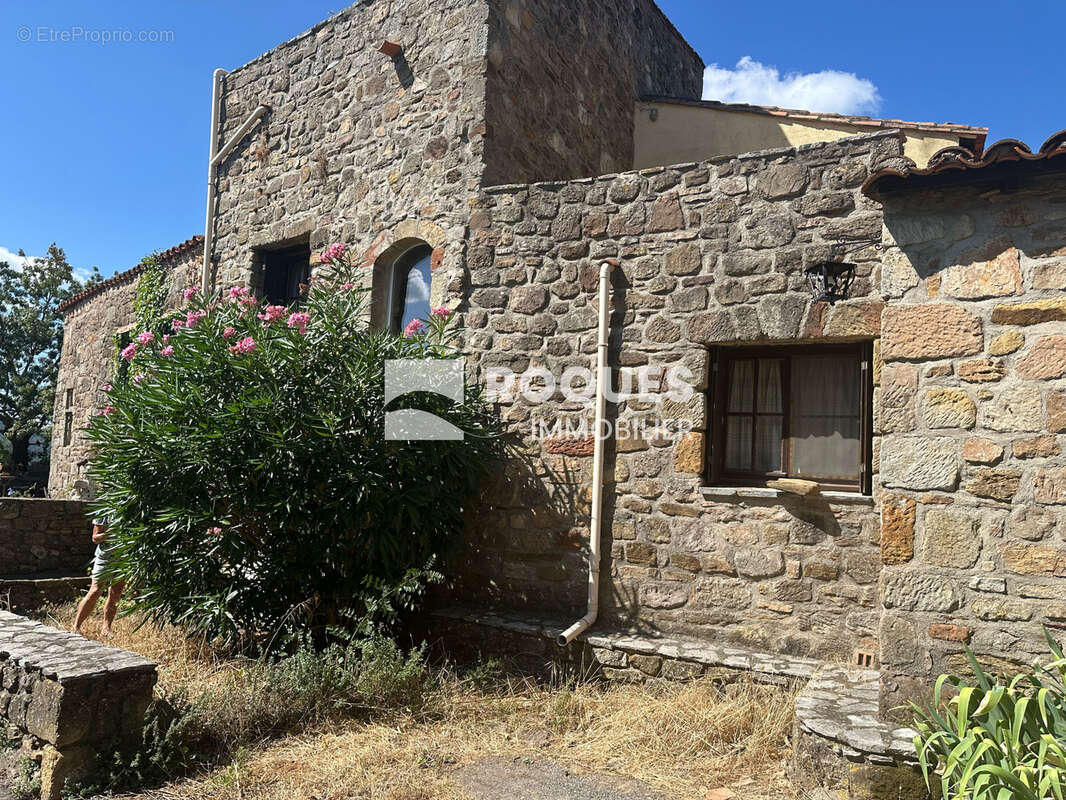 Rare, Maison de village de caractère, à 6 klm de Lodeve, 94 m2 habitables avec terrasse, au calme . - photo 2