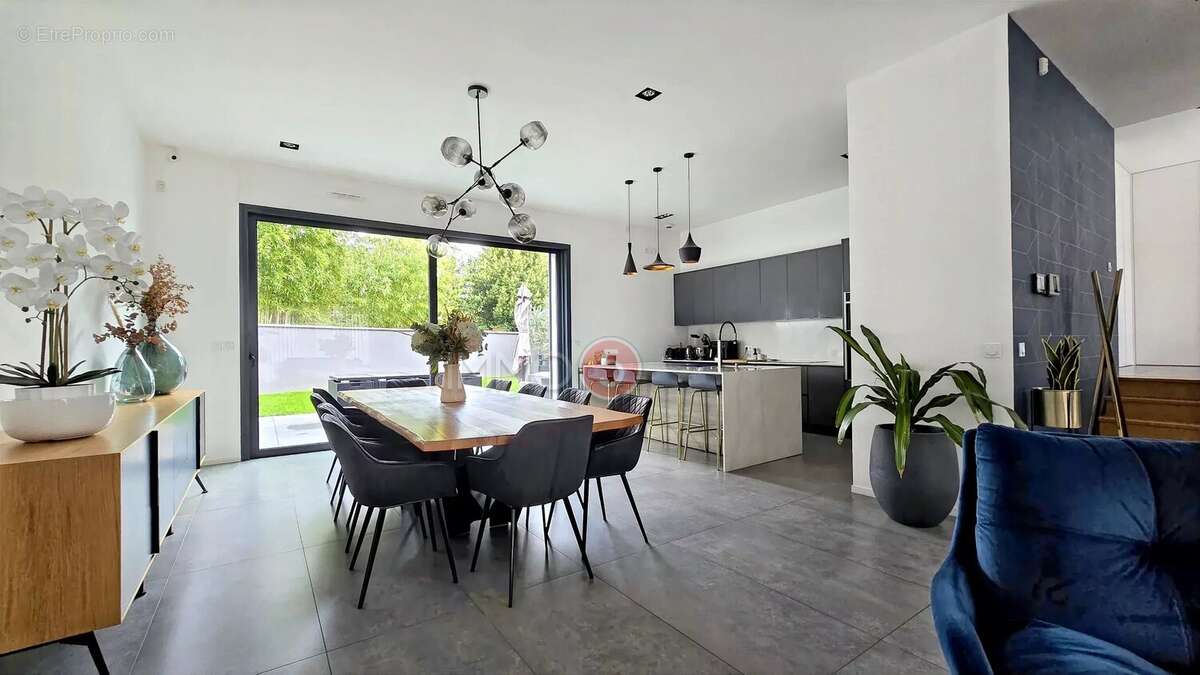 Maison à LES PAVILLONS-SOUS-BOIS