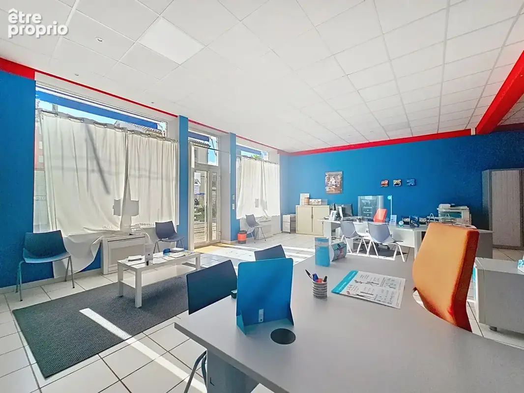 Avignon extra-muros Local commercial 87 m2 avec une cave de 30m² - photo 2