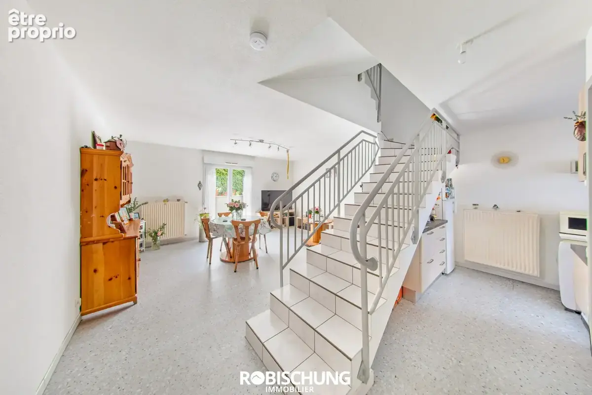PROCHE HIRSINGUE : Magnifique ensemble immobilier avec fort potentiel locatif - photo 12