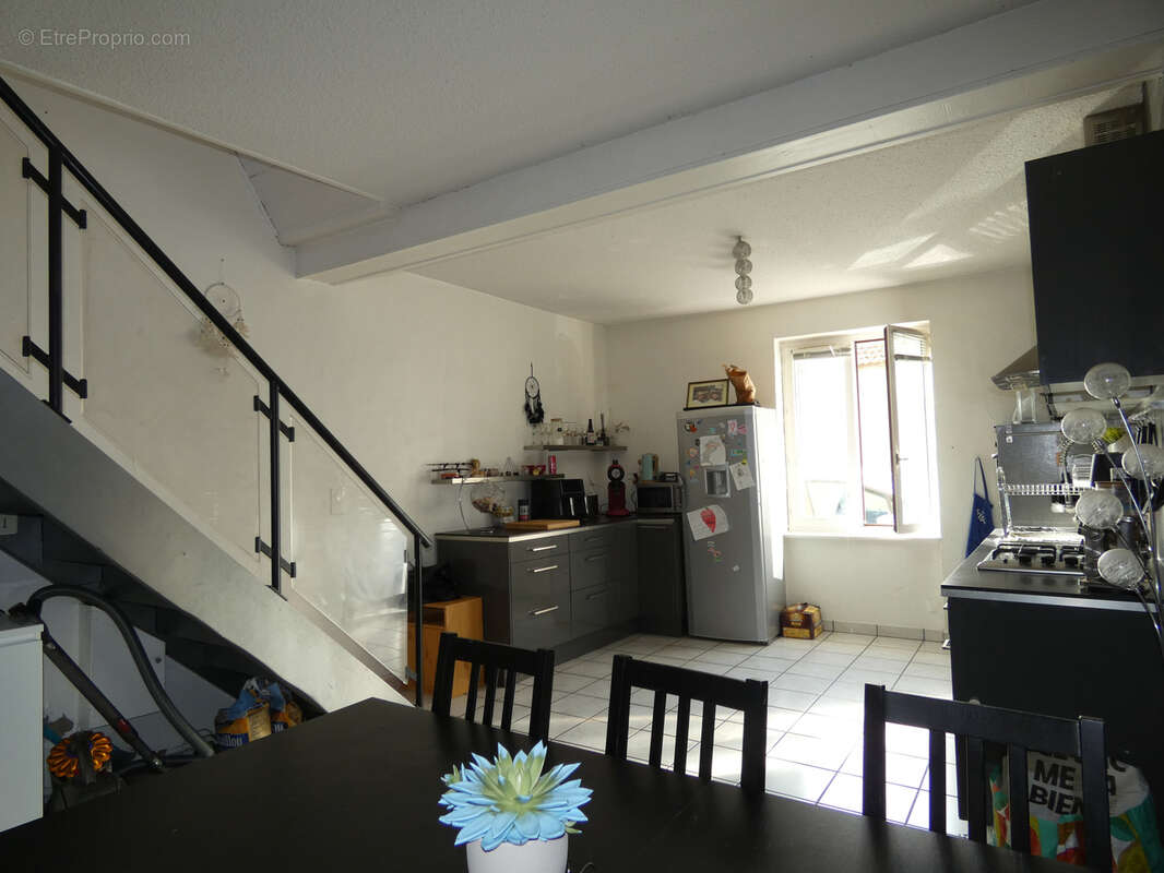 Maison à CHAZELLES-SUR-LYON