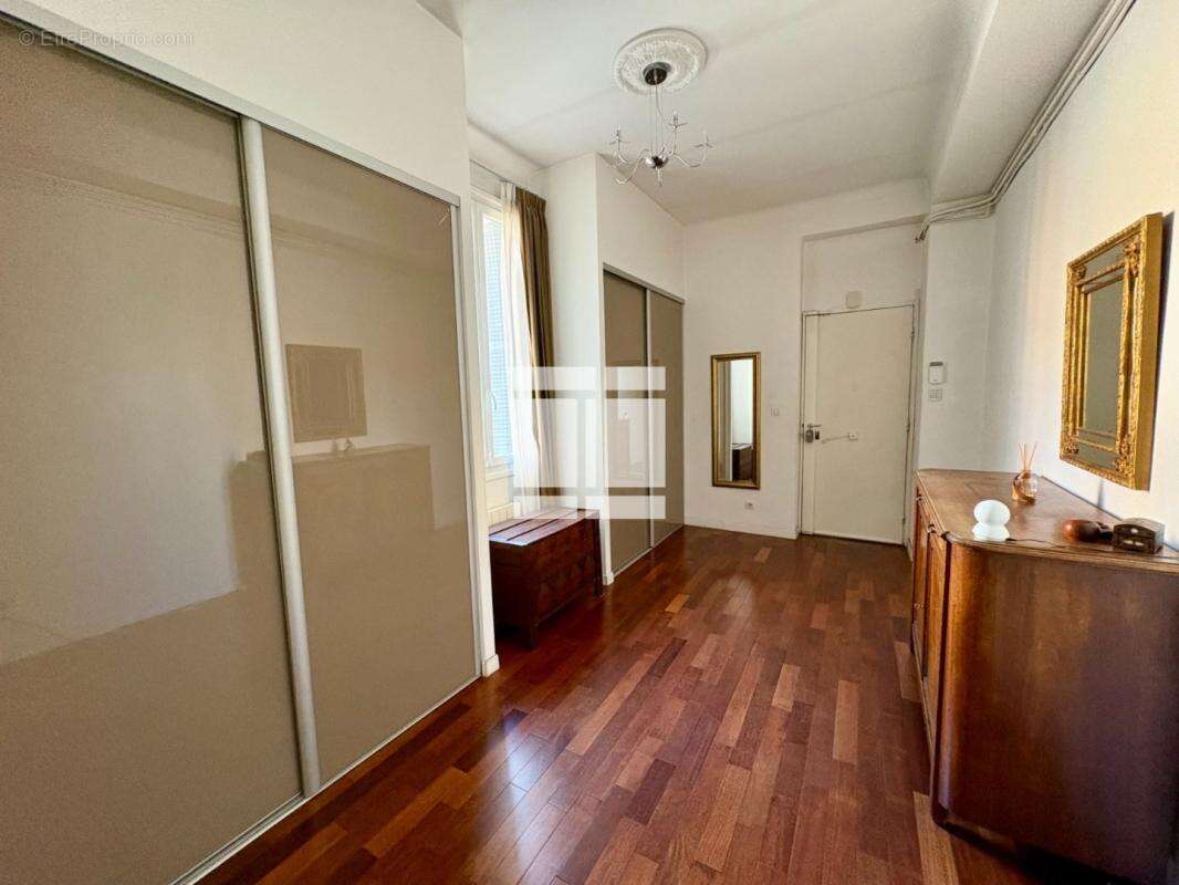 Appartement - centre ville - t3 - photo 2