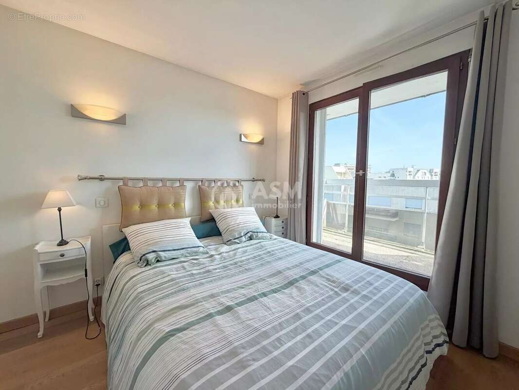 Appartement à COURBEVOIE