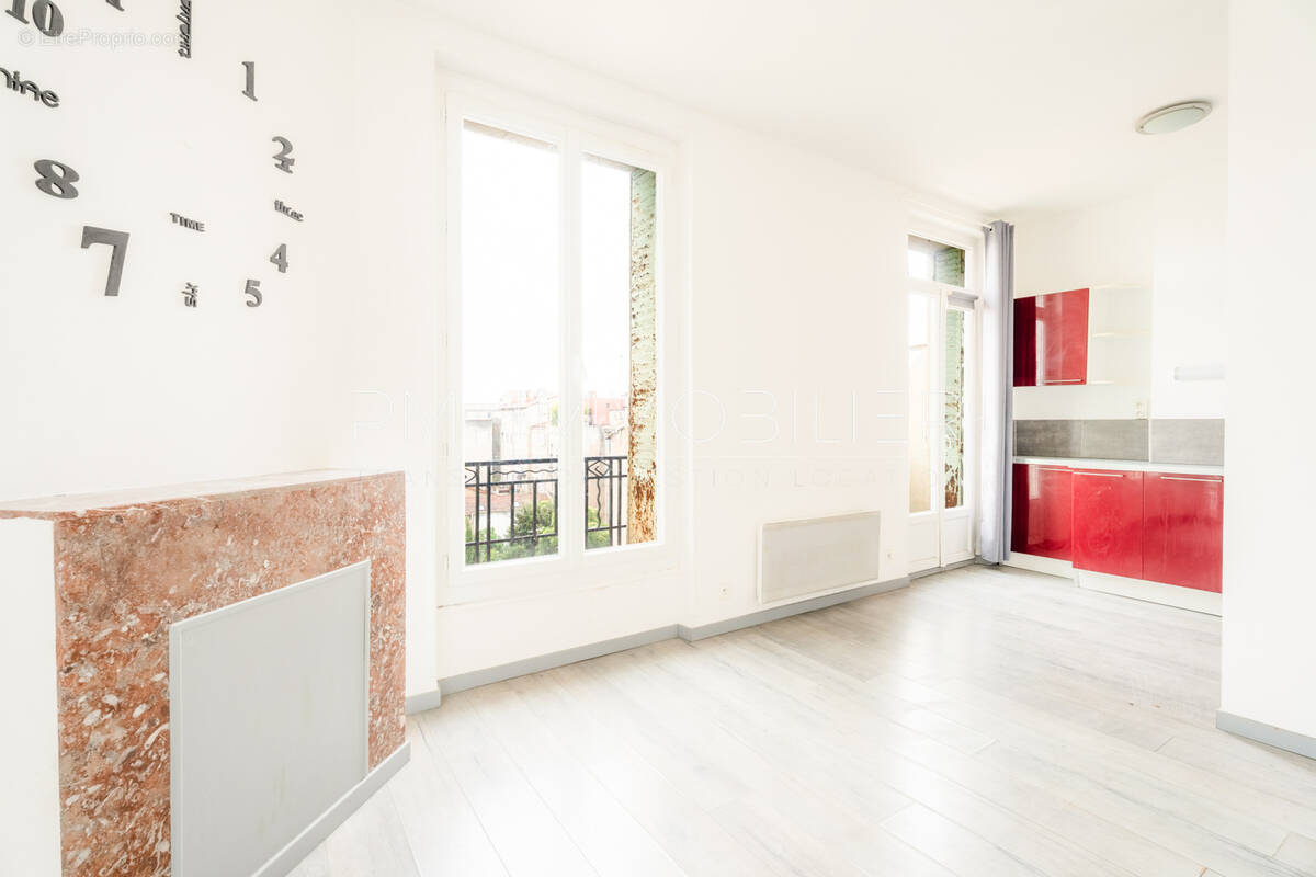 Appartement à MARSEILLE-4E