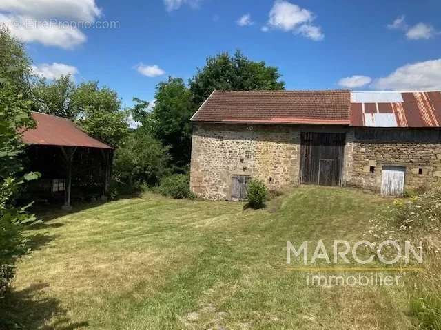 Maison à SAINT-HILAIRE-LE-CHATEAU