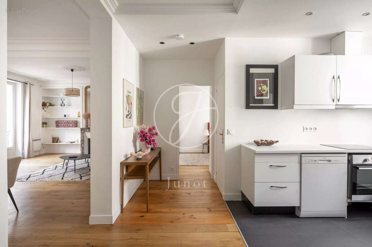 Appartement à PARIS-16E