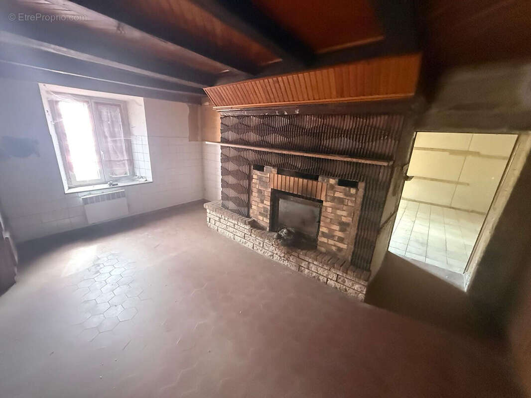 Maison à DOMJULIEN