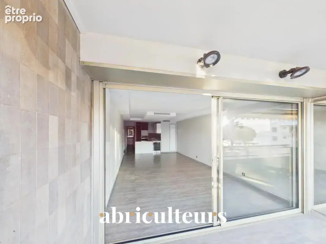 Élégant appartement rénové - 4 Pièces - Terrasse - 84m² - Vue mer panoramique - Juan-les-Pins - photo 8