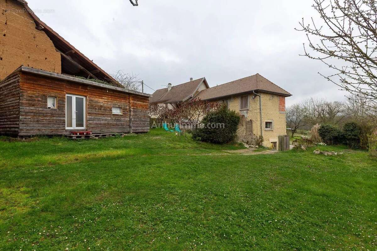 Maison à SAINT-VICTOR-DE-MORESTEL