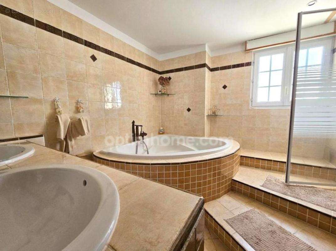Maison en pierre atypique de 122 m² 3 chambres et 1 bureau – Coup de cœur assuré à MAGNAC SUR TOUVRE (16) - photo 6