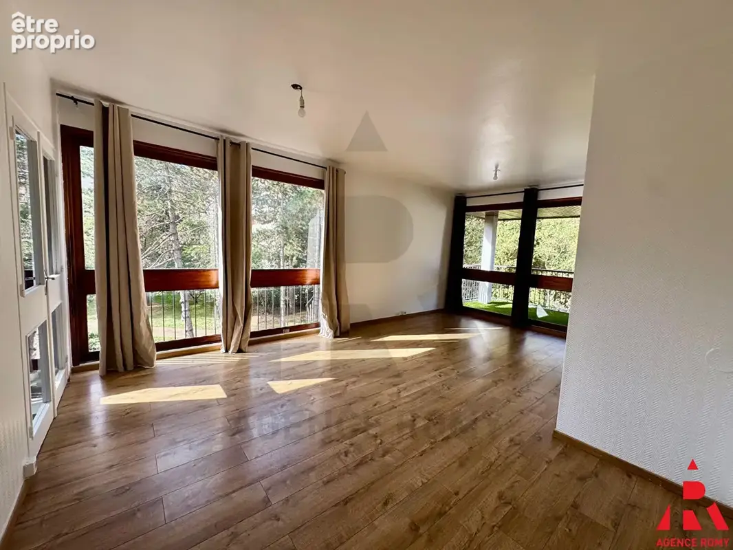 Photo Appartement à Fontenay-Le-Fleury au prix de 183 500€