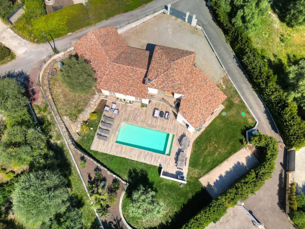Maison à ROQUEFORT-LES-PINS