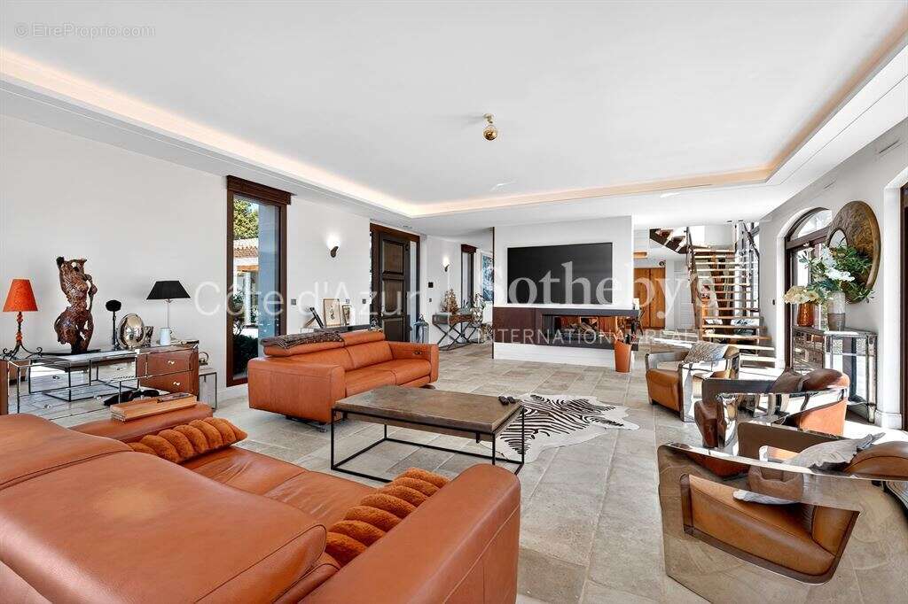 Maison à ROQUEFORT-LES-PINS