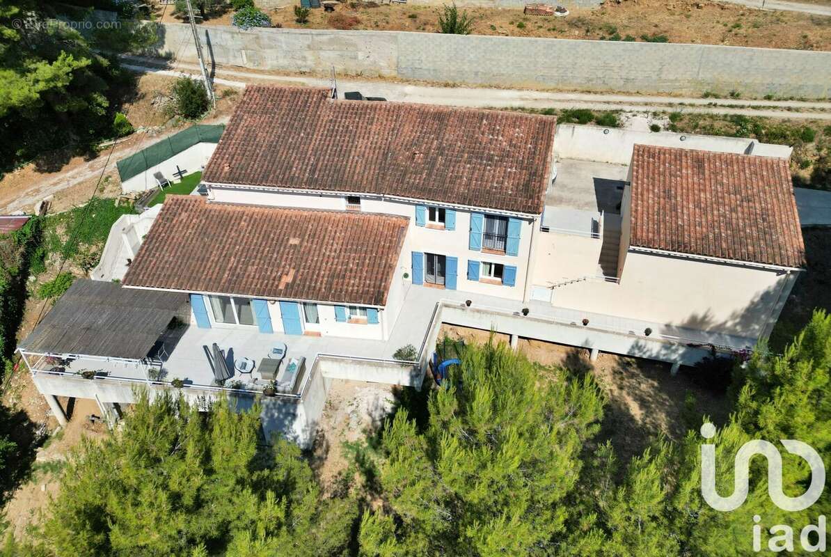 Photo 2 - Maison à LE REVEST-LES-EAUX