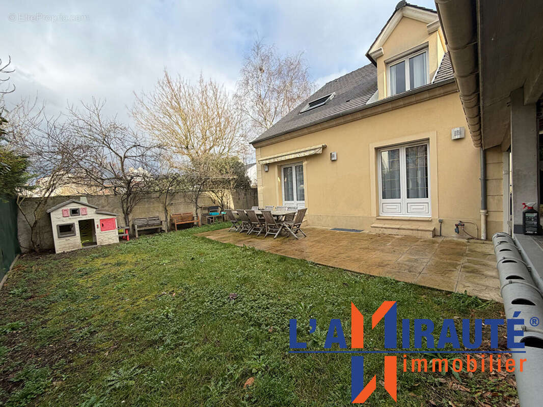 Maison à SARTROUVILLE